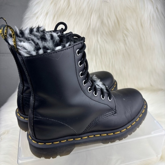 DR.MARTENS 1460 SERENA  LEATHER LEO FAUX FUR LINED BOOTS SIZE 6 - Picture 5 of 10